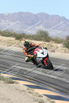 media/Dec-04-2025-Racers Edge (Thu) [[5ebc9f124d]]/3-B Group/3-Session 2 (Turn 7 Inside)/